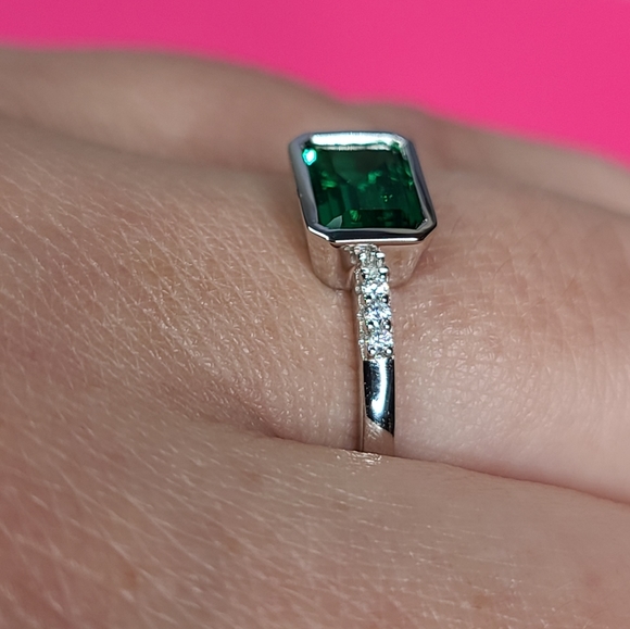 925 Sterling Silver Bezel Set Created Emerald - Picture 12 of 15